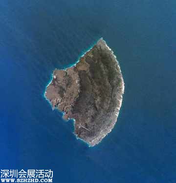 布蘭基亞島衛(wèi)星照片。小島是委內(nèi)瑞拉沿海八座海面珊瑚礁之一，適合深海和淺海潛水，也是沖浪者熱衷到訪的地方。