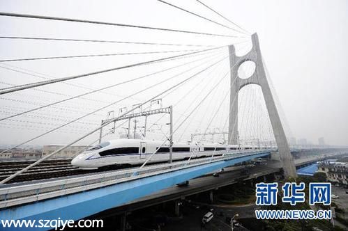 26日，中國三條重要高鐵干線  蘭新高鐵、貴廣鐵路和南廣鐵路開通運營。