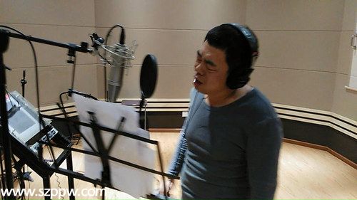  秋褲大叔 嘶力竭大唱特唱
