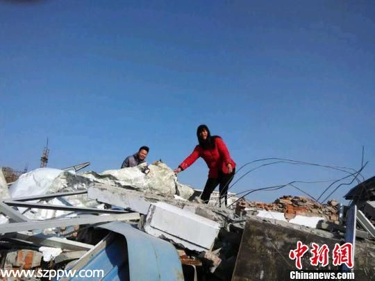 河南一家三口遭赤身裸體控制后房屋被砸毀(圖)