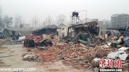 河南一家三口遭裸控后房屋被砸警方成立專案組（圖）