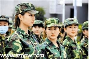 <a href=http://www.sz1980.com/shenzhen/ target=_blank class=infotextkey><a href=http://www.hnyueyi.com.cn/shenzhen/ target=_blank class=infotextkey>深圳</a></a>大學(xué)首次冬季軍訓(xùn)開營