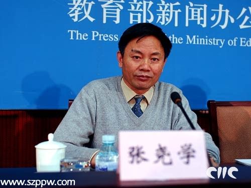 張堯?qū)W既是教育部官員，又是清華大學(xué)教授，身份備受關(guān)注