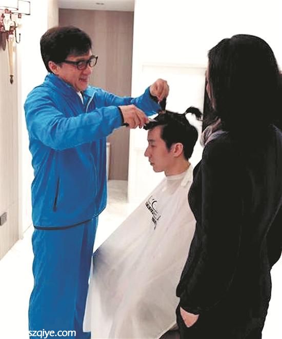 成龍似反悔裸捐20億身家：全部留給兒子房祖名