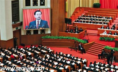 昨日下午，十二屆全國(guó)人大三次會(huì)議舉行第二次全體會(huì)議，全國(guó)人大常委會(huì)委員長(zhǎng)張德江作全國(guó)人大常委會(huì)工作報(bào)告。新京報(bào)記者 陳杰 攝