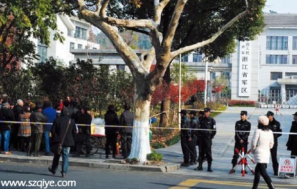 郭正鋼妻子請(qǐng)人給老爺子測字：吉人天相 沒事