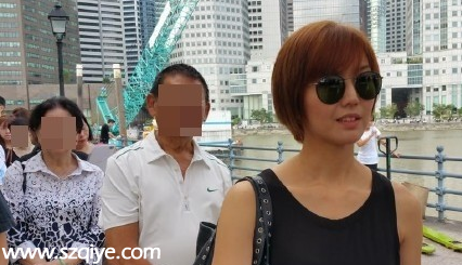孫燕姿攜2歲兒子低調現(xiàn)身 排隊致敬李光耀