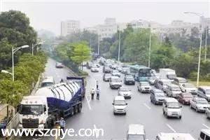 <a href=http://www.sz1980.com/shenzhen/ target=_blank class=infotextkey>深圳</a>市展開(kāi)泥頭車專項(xiàng)整治 舉報(bào)獎(jiǎng)勵(lì)500元