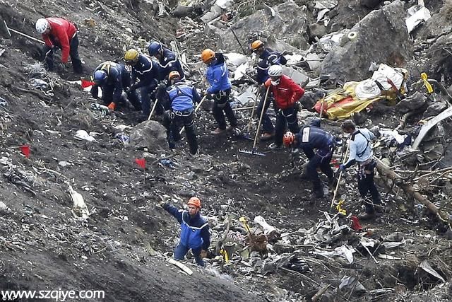 德國客機墜毀現(xiàn)場找到數(shù)百塊遺體殘骸 無一完整