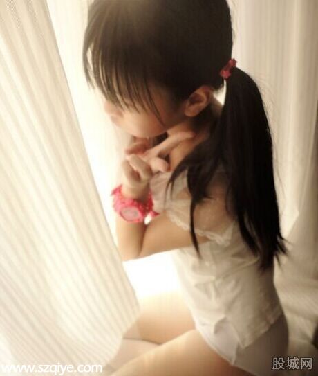 小學(xué)生曬性感自拍照