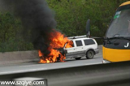 <a href=http://www.sz1980.com/shenzhen/ target=_blank class=infotextkey>深圳</a>北環(huán)大道一越野車突然自燃