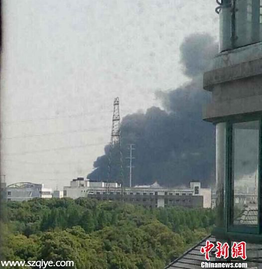 圖為濃煙滾滾?！O權(quán)　攝