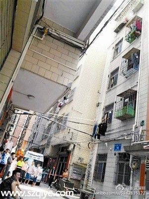龍華民治三男子燒炭自殺身亡 居民稱三人綁在一起