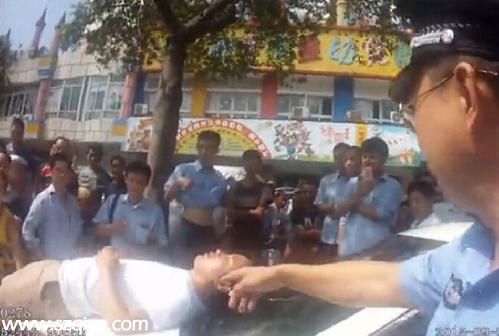 深圳(www.hnyueyi.com.cn)交警被曝酒后執(zhí)法腳踩的哥 警方回應:傳言不實（圖）