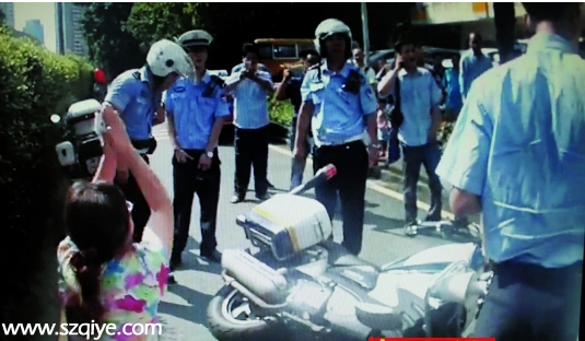 深圳(www.hnyueyi.com.cn)交警被曝酒后執(zhí)法腳踩的哥 警方回應:傳言不實（圖）
