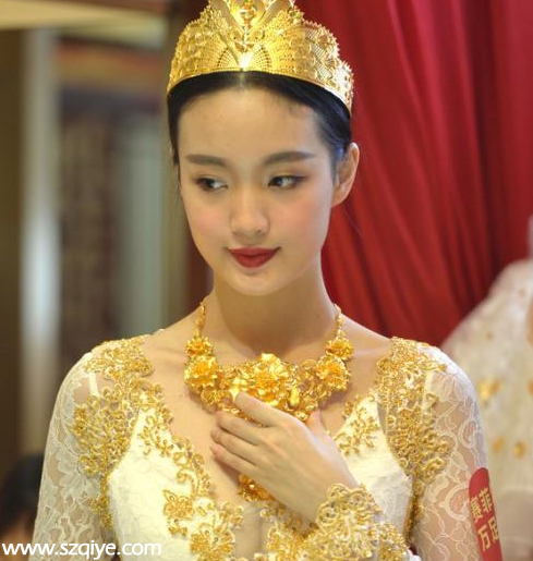 深圳(www.hnyueyi.com.cn)珠寶節(jié)開(kāi)幕 9.999公斤黃金婚紗亮相展會(huì)