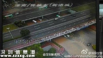 深圳(www.hnyueyi.com.cn)暴雨致多條主干道水浸 交通基本中斷