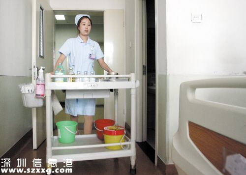 工作中的小郭。