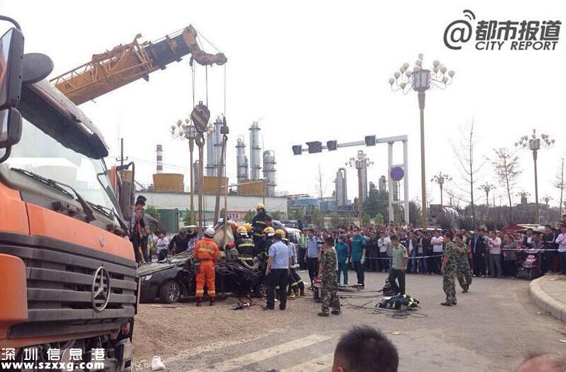 小轎車被壓成鐵片:河南一貨車將小轎車壓成渣 3名乘客死亡