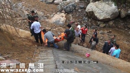 安徽霍山客車墜橋致7人死31人傷 事故原因還在調(diào)查中