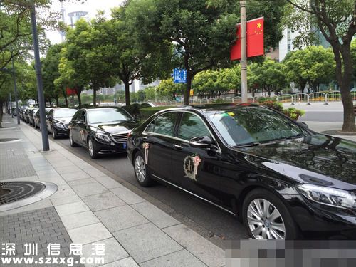 黃曉明baby婚車曝光 勞斯萊斯領(lǐng)一串奔馳