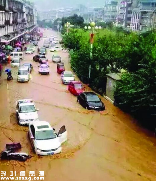 兩家深圳(www.hnyueyi.com.cn)人廣西自駕游 翻下水溝5死1傷