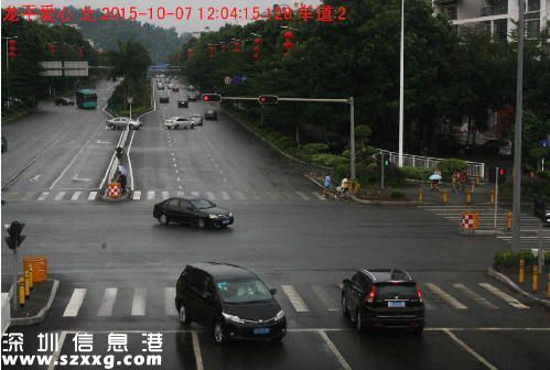 <a href=http://www.hnyueyi.com.cn/shenzhen/ target=_blank class=infotextkey>深圳</a>(www.hnyueyi.com.cn)小汽車最離譜逆行 一般人無法理解？