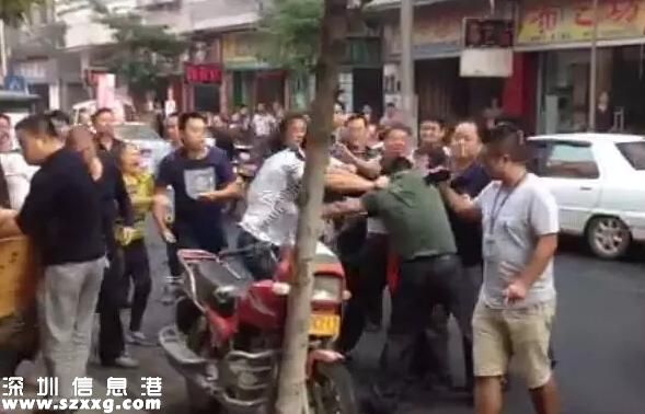 湖南益陽城管被曝群毆商販 受害者：你們是強(qiáng)盜