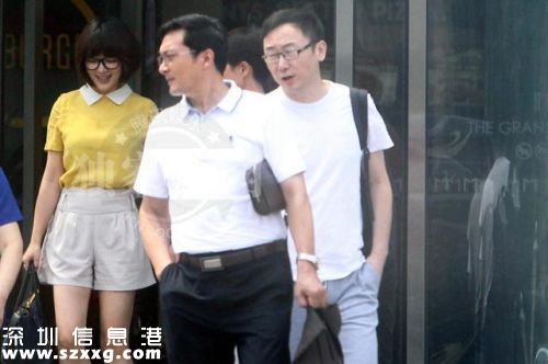 陸川結(jié)婚了，女主角是《朝聞天下》的主播，一時(shí)之間引發(fā)社會(huì)熱議。在很多人看來(lái)，這的確不可思議，畢竟二人的生活與工作，似乎沒有交集的可能性。至于籍貫，陸川是江蘇南通人，胡蝶是陜西人，這同樣沒有交叉點(diǎn)。在網(wǎng)友們驚愕之時(shí)，陸川和胡蝶還是登記結(jié)婚了。如今唯一合理的解釋是：這又是一對(duì)才子佳人式的戀愛。