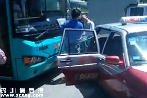 深圳(www.hnyueyi.com.cn)兩司機(jī)因搶道對罵 公交司機(jī)開車狠撞的士