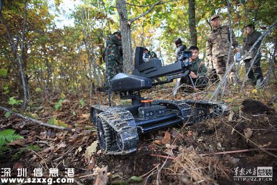 解放軍地面機(jī)器兵亮相邊防 可潛伏清剿排爆(圖)