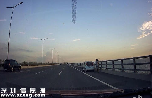深圳(www.hnyueyi.com.cn)情侶高速應(yīng)急車道上停車看晚霞 交警：罰3000扣6分