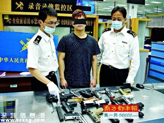 大學生攜仿真槍<a href=http://www.hnyueyi.com.cn/shenzhen/ target=_blank class=infotextkey>深圳</a>(www.hnyueyi.com.cn)闖關 被查時撒丫子就跑