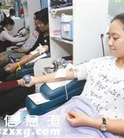 深職院近千學(xué)生成人禮上無償獻(xiàn)血