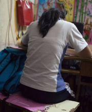 深圳一27歲男教師當(dāng)堂摸胸猥褻女學(xué)生 已被開除