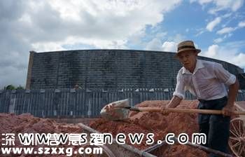 蓮花山公園水幕墻開(kāi)拆 為深圳(www.hnyueyi.com.cn)地鐵10號(hào)線讓路