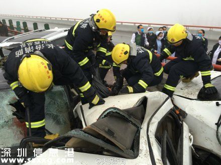 山西高速33輛車相撞6人死亡 又因大霧天氣