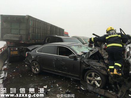 山西高速33輛車相撞6人死亡 又因大霧天氣