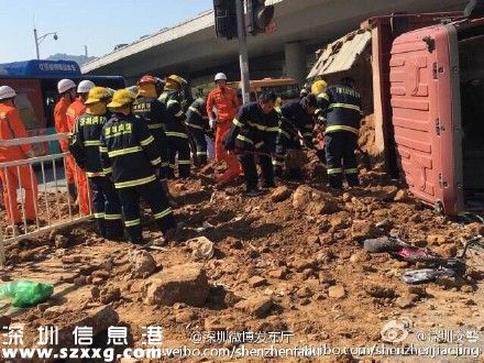 深圳(www.hnyueyi.com.cn)泥頭車撞公交 市民徒手扒渣土堆救出女童