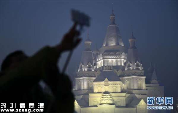 哈爾濱建最高雪塑如“冰雪奇緣”夢幻城堡 高51米賺足眼球
