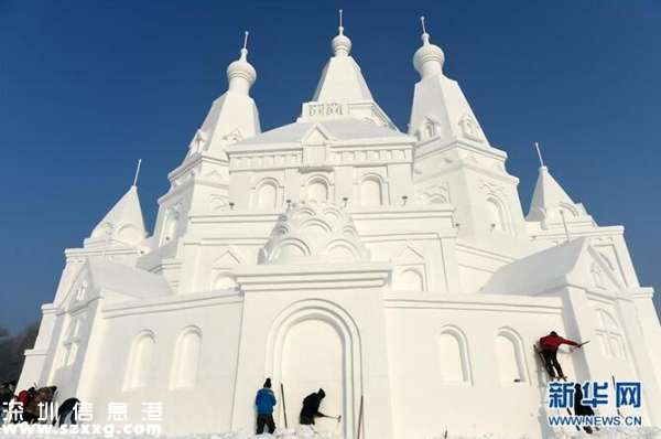 哈爾濱建最高雪塑如“冰雪奇緣”夢幻城堡 高51米賺足眼球