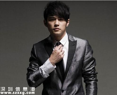 周杰倫年入近億元