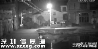 女子玩手機墜亡