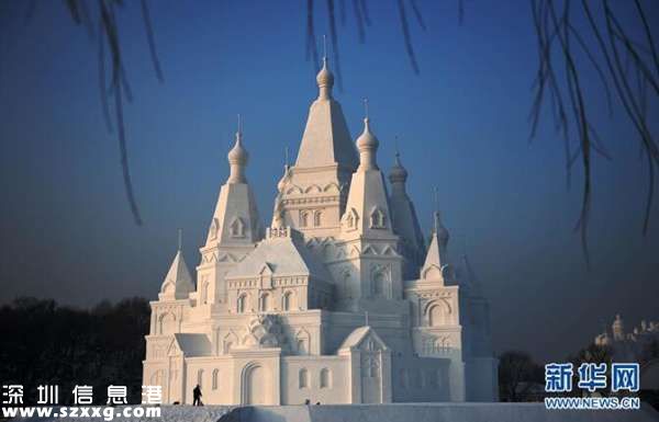 哈爾濱建最高雪塑如“冰雪奇緣”夢幻城堡 高51米賺足眼球