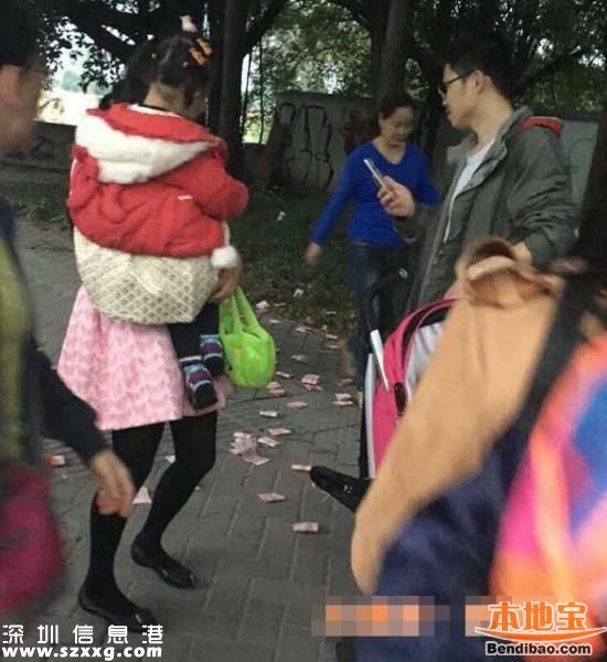 深圳(www.hnyueyi.com.cn)公交站男子撒萬(wàn)元現(xiàn)金離開(kāi) 路人拾錢(qián)后交警察