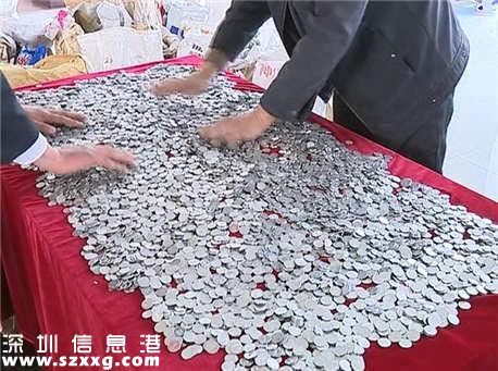 錢幣收藏愛好者43萬枚硬幣買車