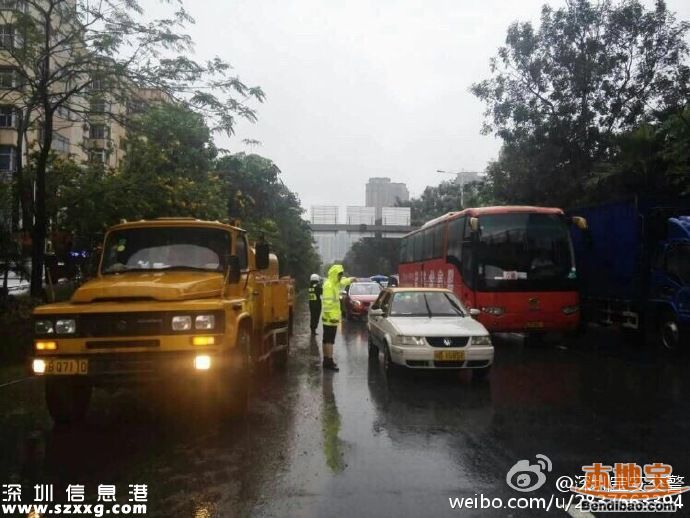 深圳暴雨為何不發(fā)布紅暴？上不上學(xué)家長很糾結(jié)