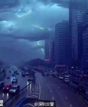 深圳暴雨為何不發(fā)布紅暴？上不上學(xué)家長(zhǎng)很糾結(jié)
