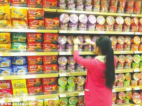 一碗方便面售價高達30元是否突破了你的想象？近日，統(tǒng)一企業(yè)中國上市了一款方便面——“滿漢宴”，定價29。9元。