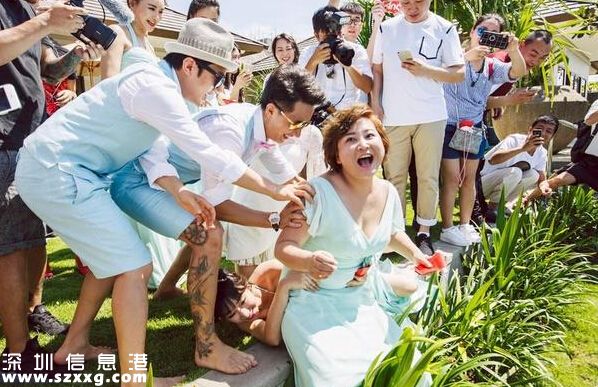 賈玲回應(yīng)柳巖被鬧 自爆19歲交男朋友遭調(diào)侃（組圖）